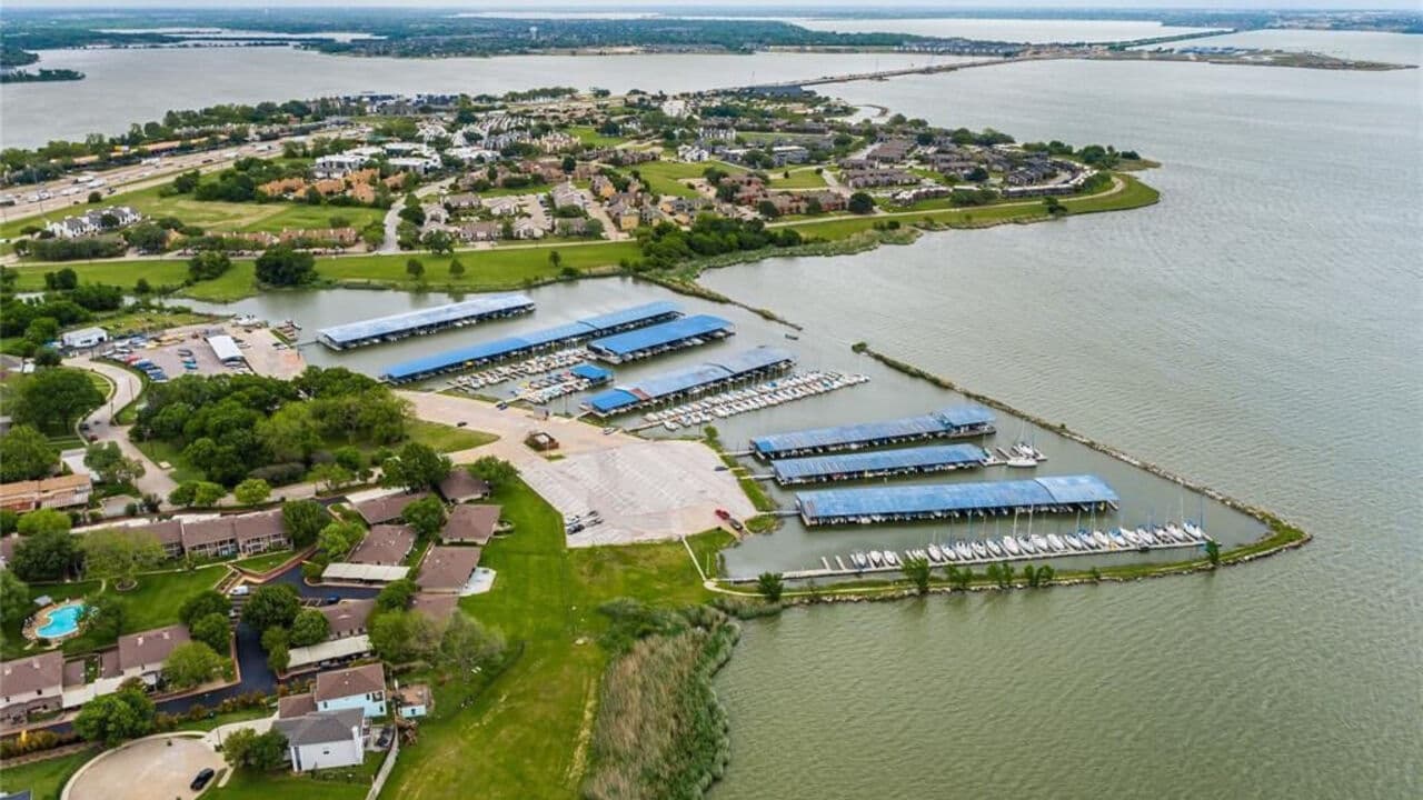 Aerial view of Bay Island beside Lake Ray Hubbard
