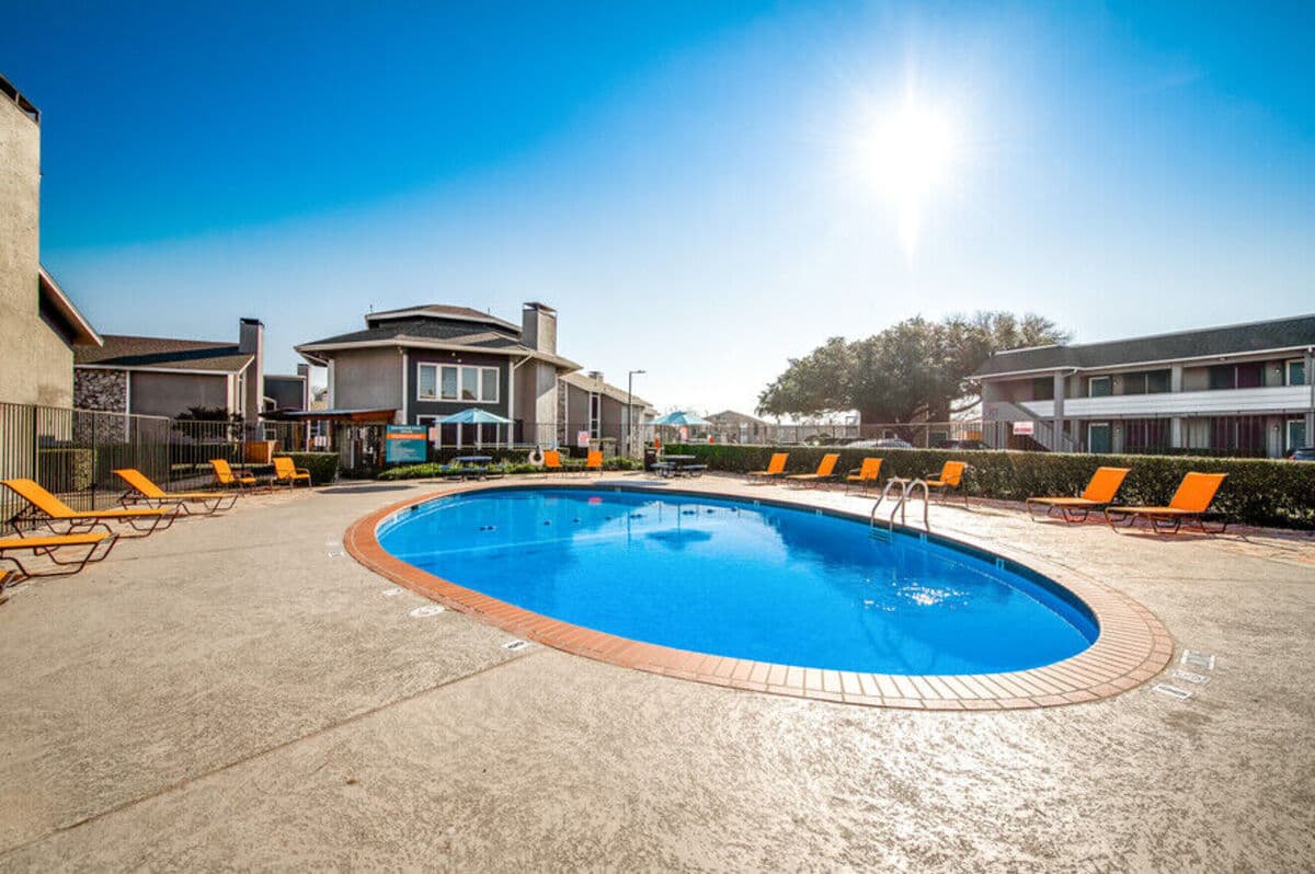 The existing swimming pool and sundeck at Bay Island
